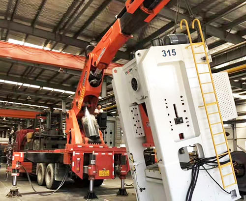 岱山县附近随车吊出租，轻松解决运输难题