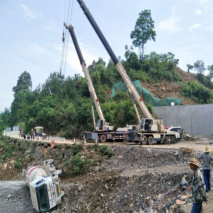 岱山县汽车掉沟里叫吊车救援要多少钱